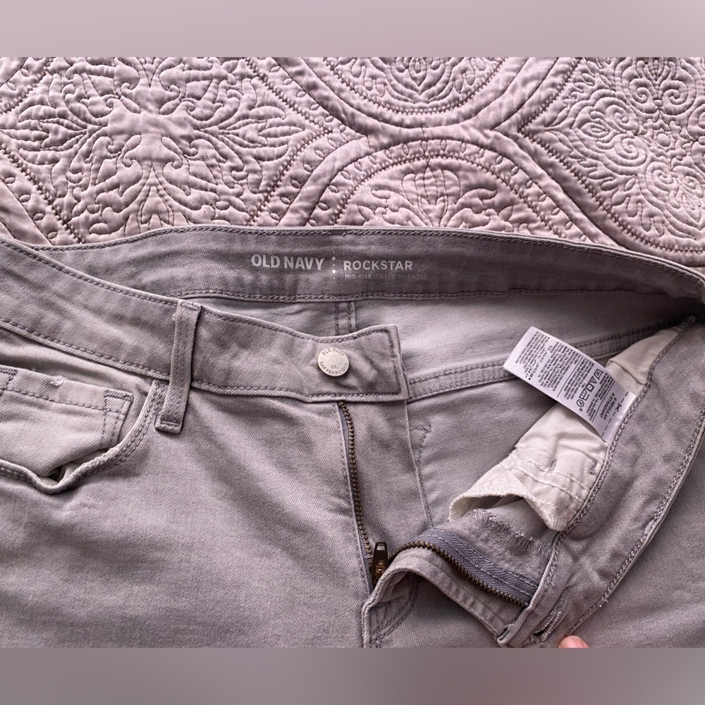 Old Navy jeans gray standard size 6 , like new